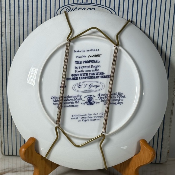 'The Proposal' Gone With The Wind Art Glass Plate No.121896 Full Set + Hanger - Picture 6 of 8